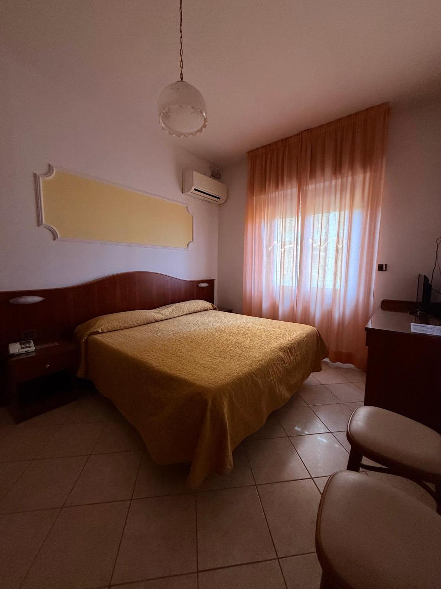 Grifone Hotel Перуджа Екстериор снимка