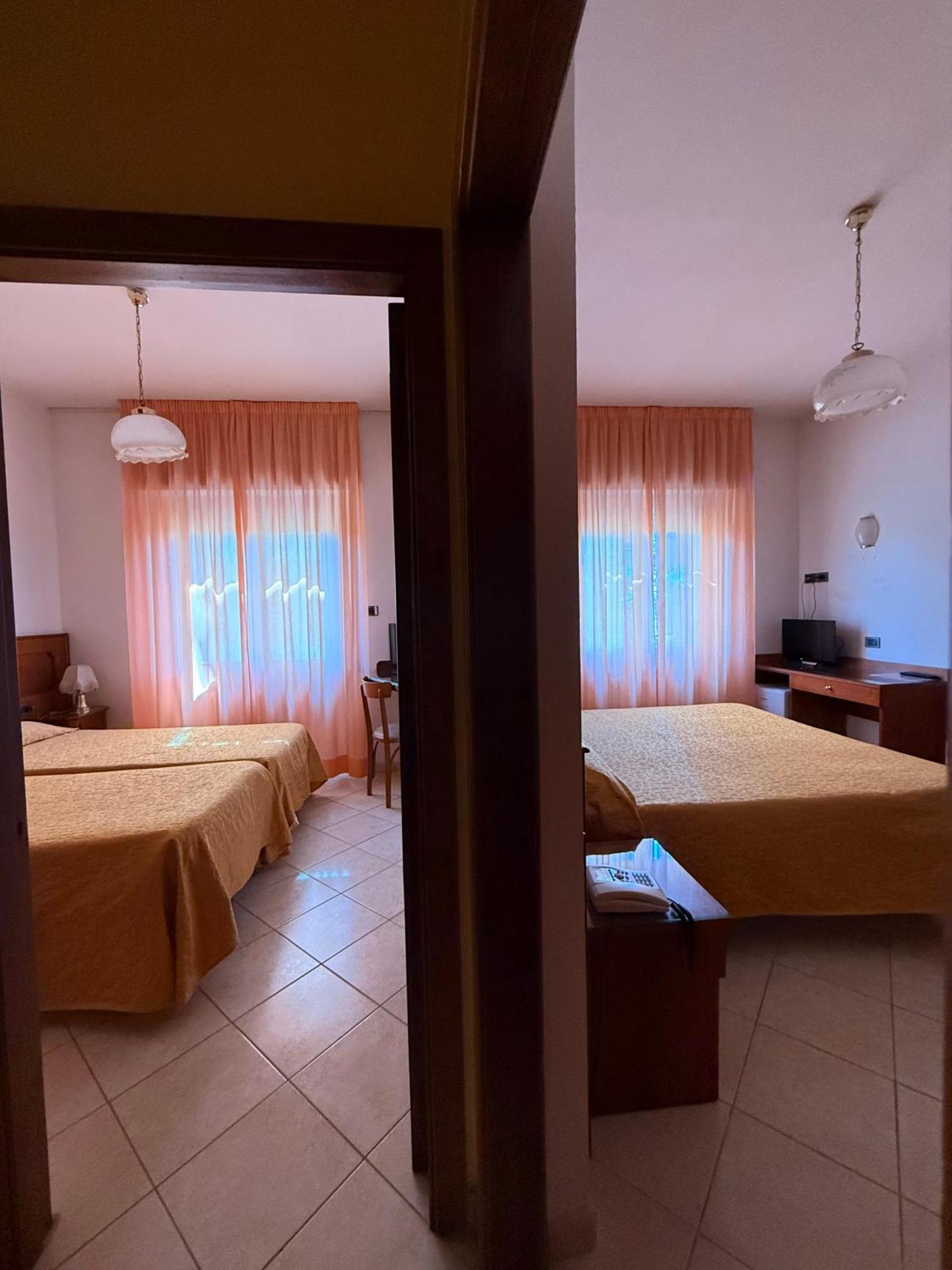 Grifone Hotel Перуджа Екстериор снимка