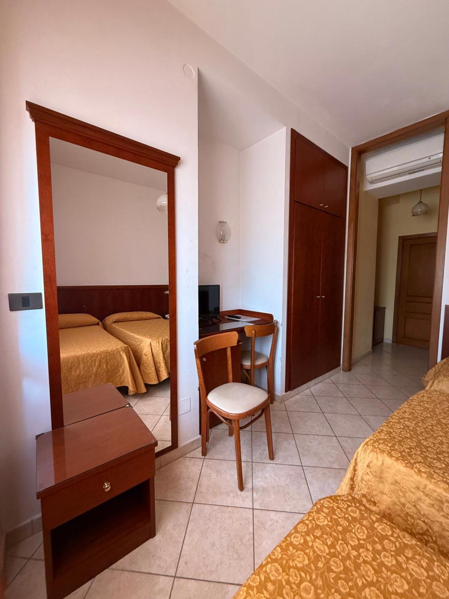 Grifone Hotel Перуджа Екстериор снимка