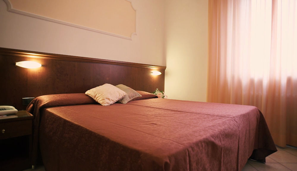 Grifone Hotel Перуджа Екстериор снимка