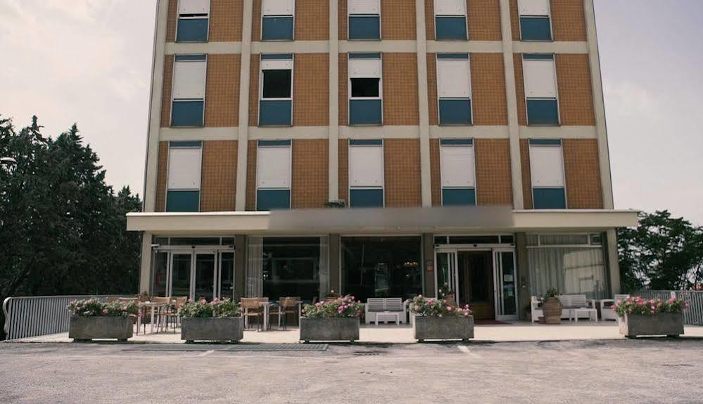 Grifone Hotel Перуджа Екстериор снимка