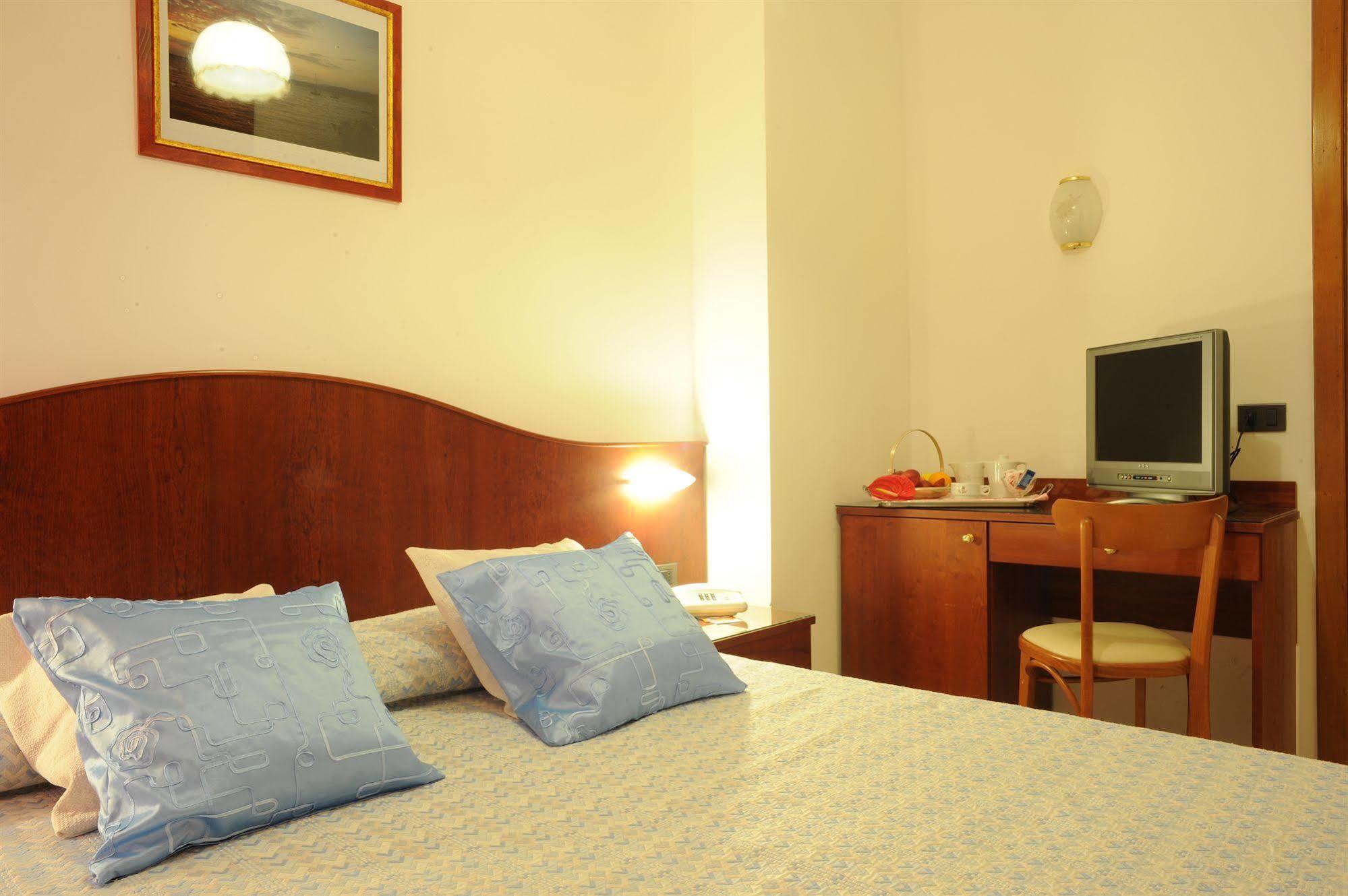 Grifone Hotel Перуджа Екстериор снимка