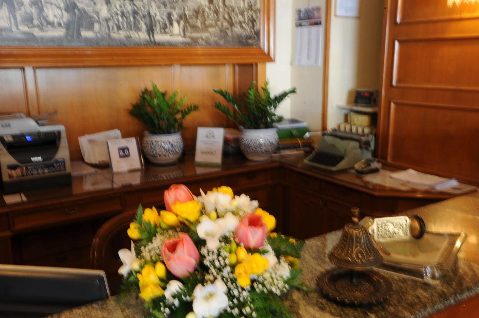 Grifone Hotel Перуджа Екстериор снимка