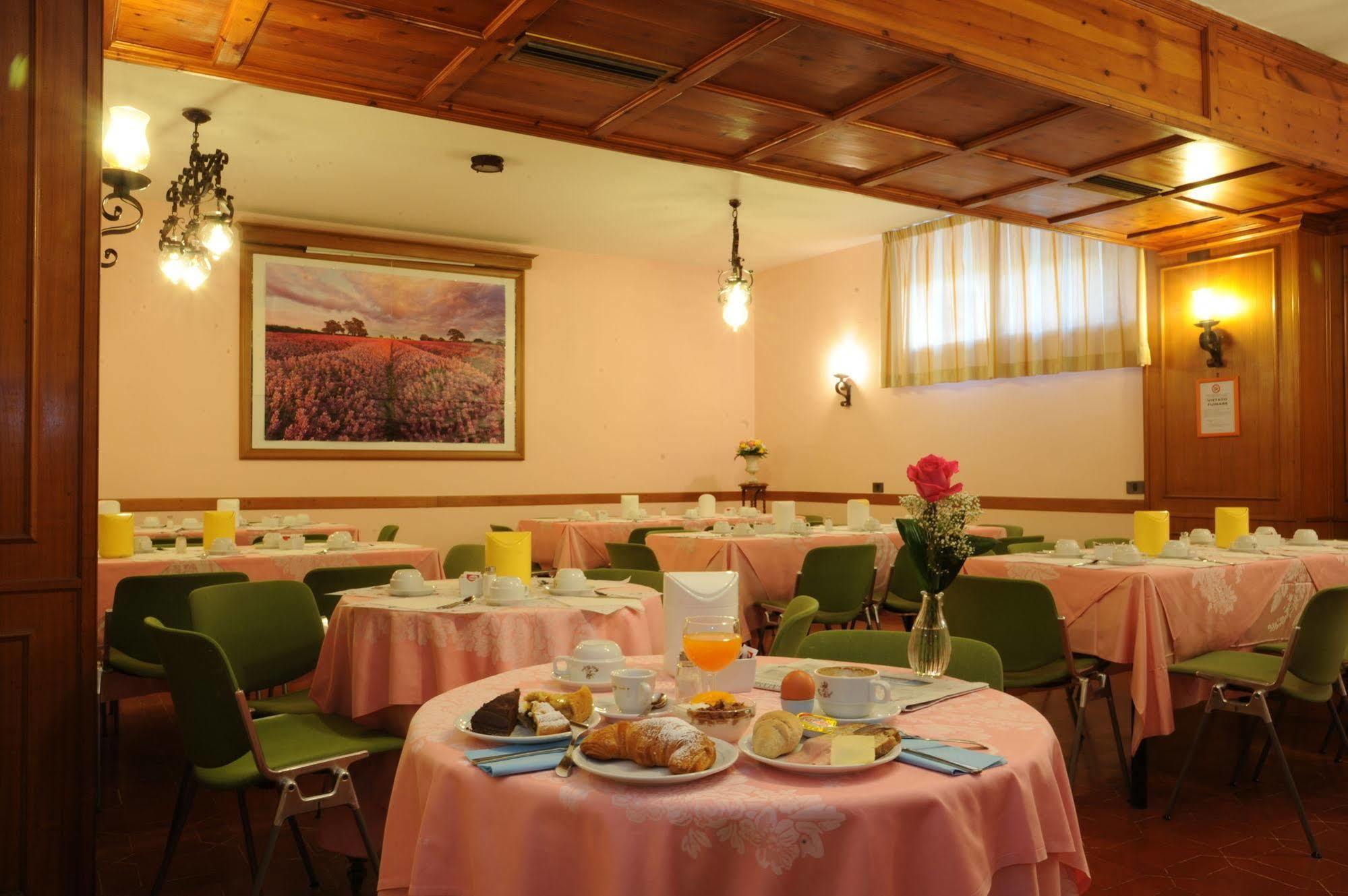 Grifone Hotel Перуджа Екстериор снимка