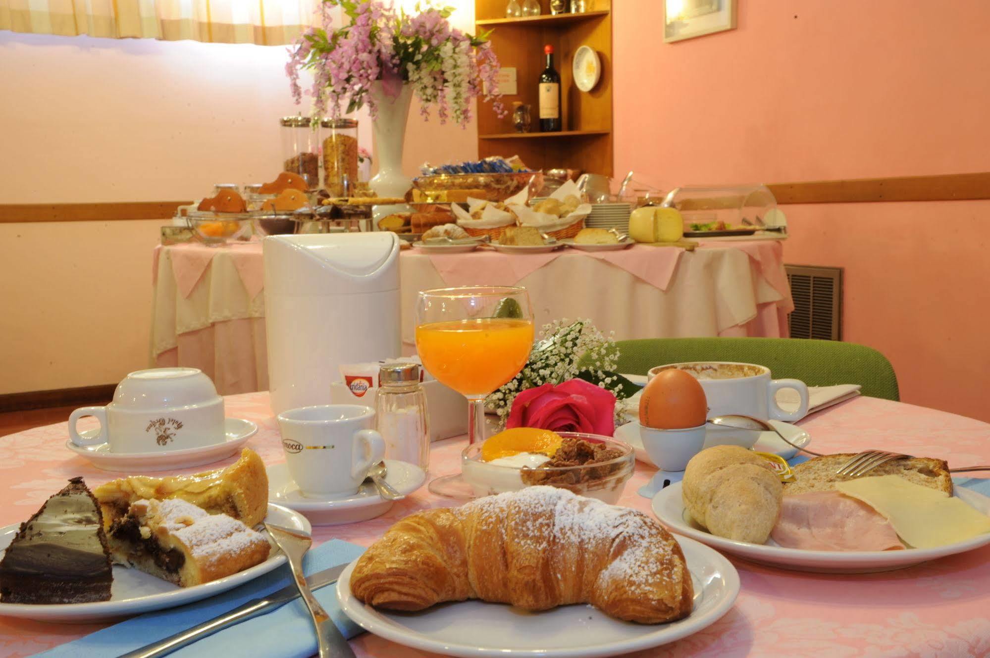 Grifone Hotel Перуджа Екстериор снимка