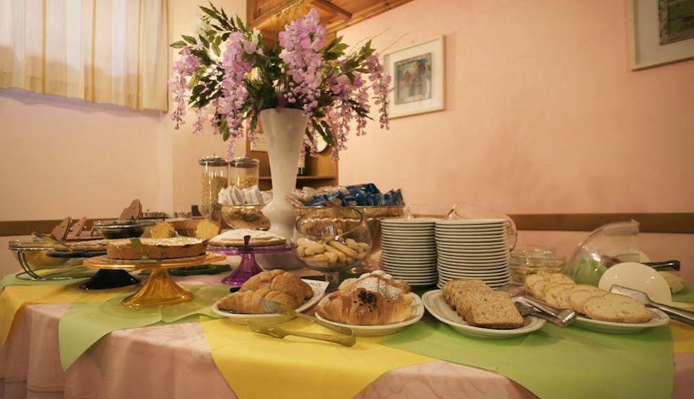 Grifone Hotel Перуджа Екстериор снимка